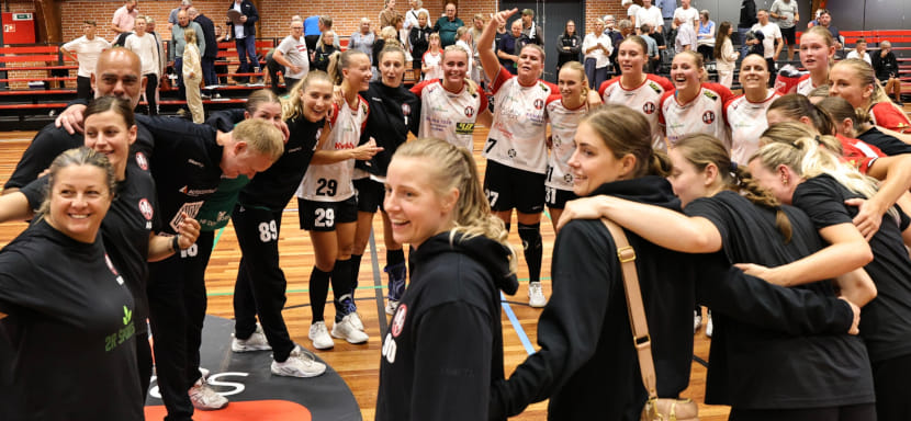 ХЁЙ одержал домашнюю победу над "Сондерюске" в матче аутсайдеров женского чемпионата Дании. Эмма Навне отличилась 11 раз