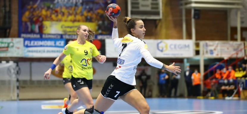 Румыния. Экс-правая крайняя "Астраханочки" Евгения Левченко и четыре балканские гандболистки стали игроками "Миовени"