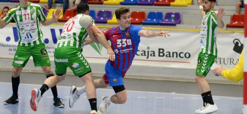 Испания. Официально. 19-летний линейный Артур Парера подписал профессиональный контракт с "Барселоной"