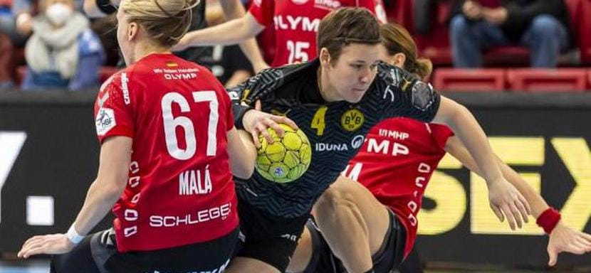 Женская бундеслига. Капитан сборной Германии из "Боруссии" Алина Грийзельс признана лучшим игроком сезона-2021/22