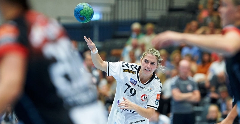 Дания. Левая полусредняя "Эсбьерга" Эстефана Полман травмировала колено