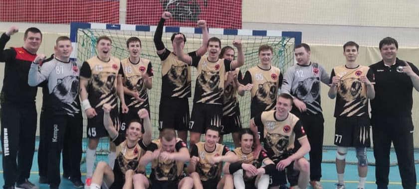 Молодёжное первенство. Победителей соревнования — "Пермских медведей-Академию" — в аэропорту встретили болельщики и родственники (ВИДЕО)