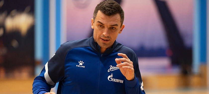 Голкипер Виктор Киреев может дебютировать за "Зенит". Он впервые попал в заявку команды — на матч с "Воронежем" в Суперлиге