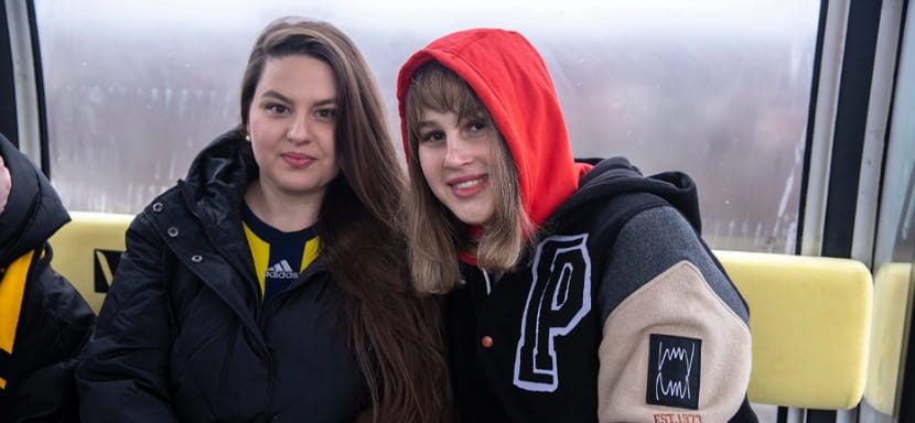 Olimpbet Суперлига. Игроки "Ростова" Екатерина Зеленкова и Дарья Стаценко прокатились с болельщиками на колесе обозрения