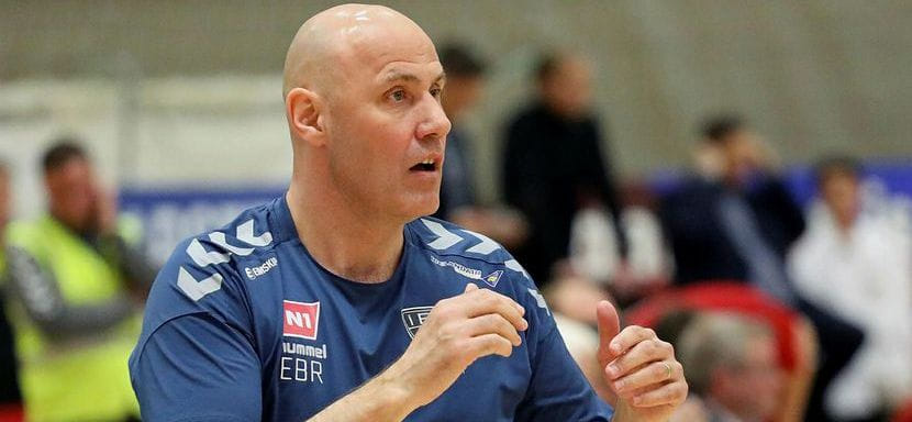 Экс-рулевой мужской сборной Нидерландов Эрлингур Рикардссон после этого сезона покинет пост главного тренера "Вестманнаэйяра"