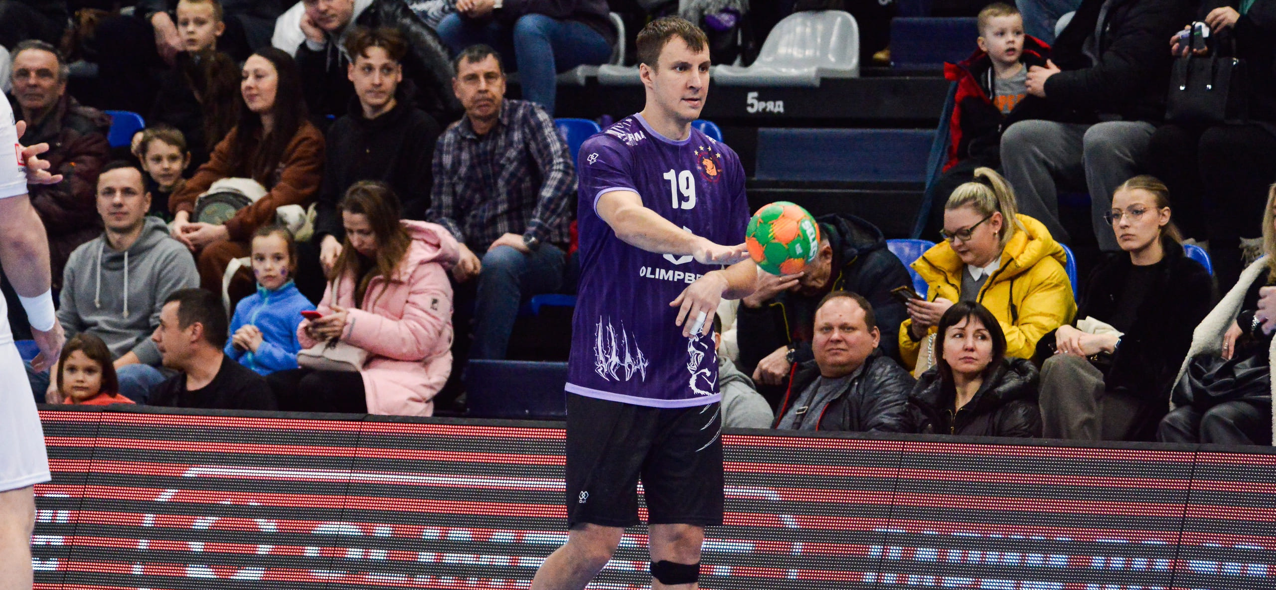 Роман Остащенко: "Менять цвета игровой формы не собираюсь"