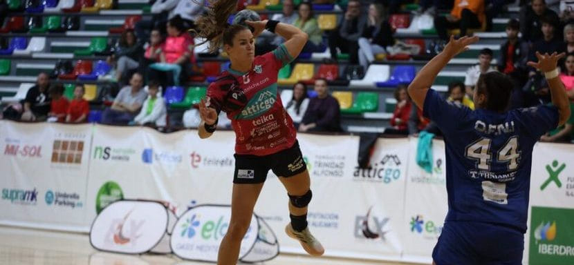 Кубок ЕГФ. 9 голов россиянки Татьяны Хмыровой не помогли греческой "Ионии" в первом матче против испанского "Эльче"