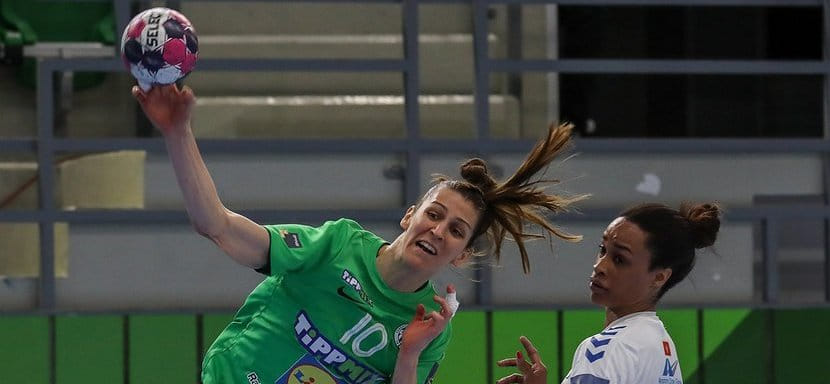 Венгрия. Центральная защитница "Ференцвароша" Клара Чисар-Секереш получила неприятную травму глаза в игре с "Академией Сент-Иштван"
