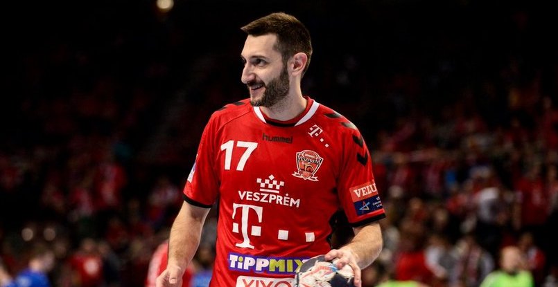 Правый крайний "Веспрема" Драган Гаич организует летний лагерь для юных гандболистов