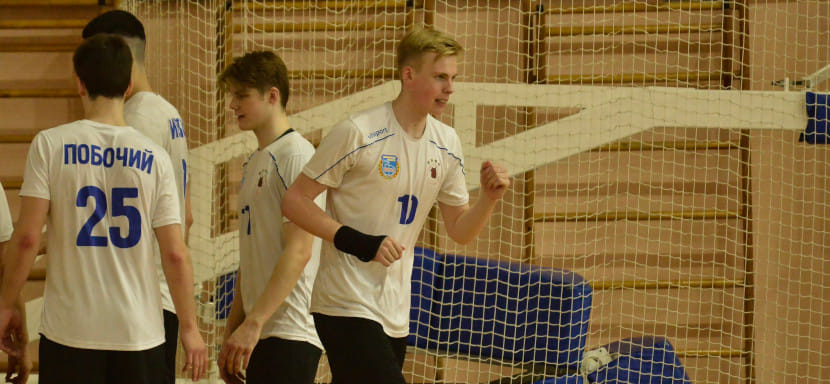 Полусредний "Чеховских медведей-2" Илья Гаврилов: "С первой командой провёл зимние сборы в Сочи. Ближе к концу сезона тренировался с "медведями" постоянно"