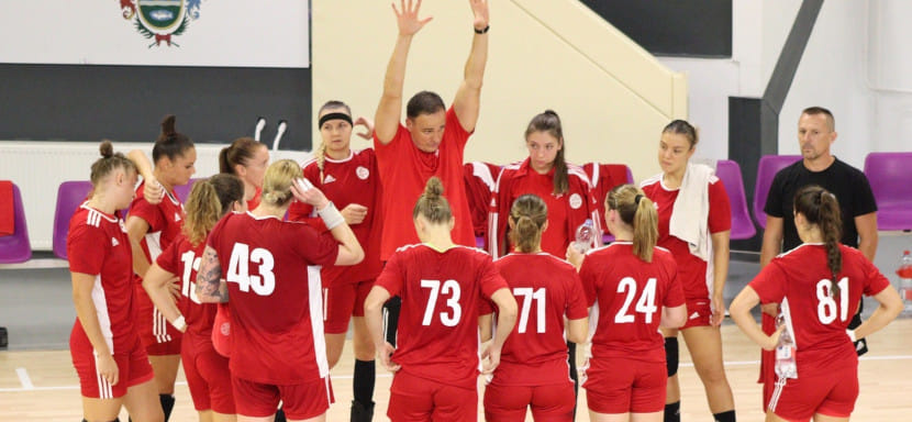 Товарищеский матч. "Дебрецен" Карины Ёжиковой обыграл "Ювенту". Перед игрой автобус с венгерским клубом попал в ДТП