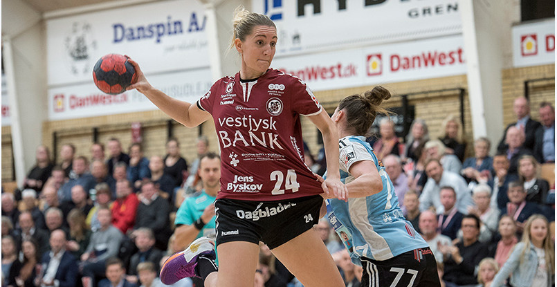 Дания. Не завершившая восстановление после травмы Стине Баун Эриксен из "Рингкебинга" подписала контракт со "Скандерборгом"