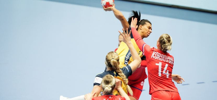 ЧЕ-2020. Перед матчем со сборной России команда Чехии произвела замену в составе. Также рокировка игроков состоялась у румынок