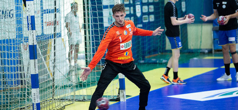 Польша. Тест на коронавирус голкипера "Кельце" Матеуша Корнецкого оказался отрицательным. Сегодня он вернулся к тренировкам