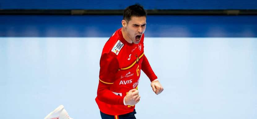 Двукратный чемпион Европы в составе сборной Испании Анхель Фернандес летом сменит "Барселону" на французский "Лимож"