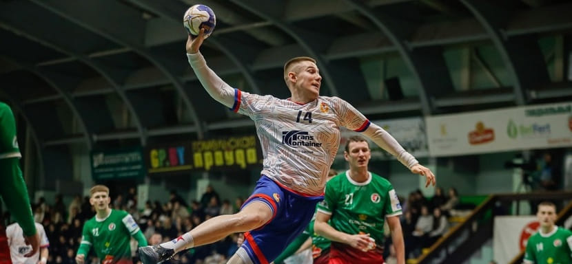 Olimpbet Суперлига. Андрей Коркин: "На мой взгляд, самый опасный игрок снежинцев — левый крайний Артём Раев"