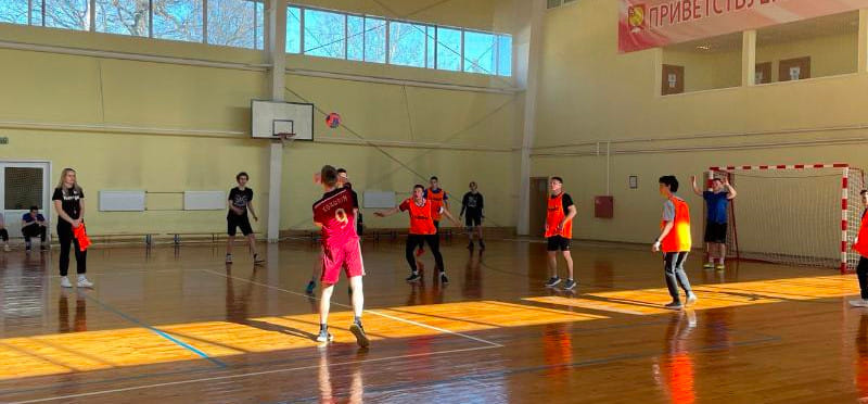 В Чехове продолжает работать проект "Медведи в школах": "Мы рады, что наша молодежь приобщается к спорту. Программа этому только способствует"