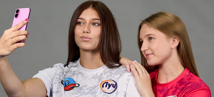 Столичный "Луч" представил игровую форму на новый сезон. Полевые игроки будут выступать в белом и малиновом комплектах (ФОТО)