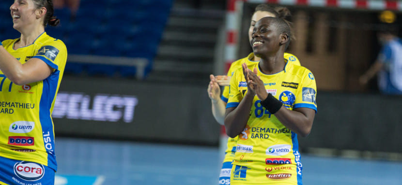 Франция. Правая крайняя "Меца" Мелвин Деба приняла решение завершить карьеру. Клуб находится в поисках игрока на замену