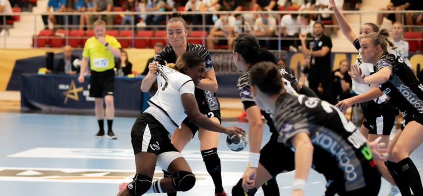 Лига чемпионов. "Бухарест" играл заразительно плохо. Иммунитет был только у Лагиной