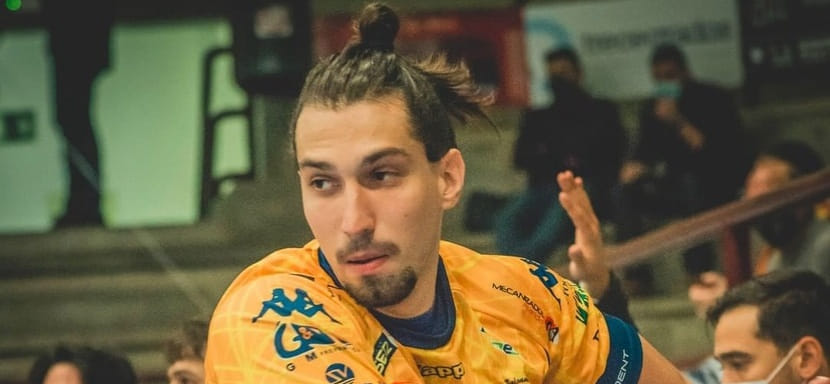 Белорусский полусредний Никита Лощаков подписал контракт с греческим "Диомидисом", за который играет его соотечественник Игорь Черников