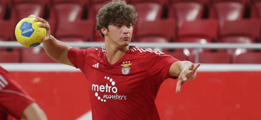 Португалия. 19-летний левый полусредний национальной сборной Габриэл Кавалканти "Бенфики" из-за травмы колена выбыл на длительный срок