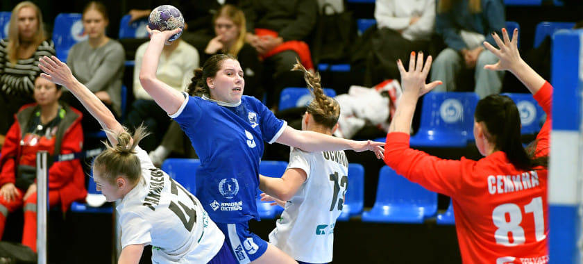 Дмитриев и Полетаев сыграли вничью в новых условиях, в Уфе победил "Луч" и удалили сразу двух "лисиц"