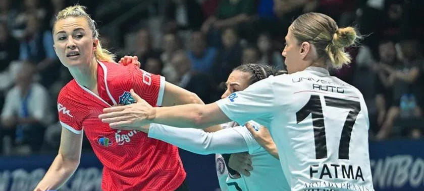 Турция. Не терявший очков в "регулярке" "Коньяалты" Ихневой и Бараник уступил "Енимахалле" в полуфинальной серии чемпионата. Неделю назад команда взялa Кубок