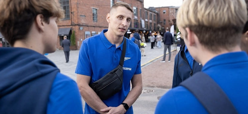 Россия. Эльдар Насыров: "Где-то в душе и мечтал, что меня каким-то образом отметят, но не ожидал, что доведётся испытать такие эмоции" (ВИДЕО)