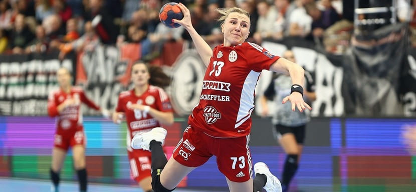 Товарищеский матч. Карина Ёжикова: "Первый тайм провалили в защите, было сложно потом догнать. Но есть вторая игра, постараемся учесть ошибки"