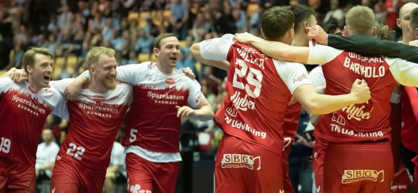 "Висла" Житникова и Самойло минимально одолела "Динамо", "Загреб" Белявского и Дибирова уступил "Ольборгу" в матчах 13-го тура Лиги чемпионов