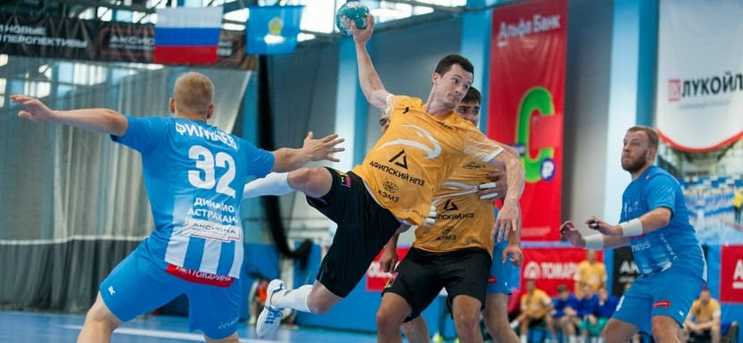 Краснодарский СКИФ в матче чемпионата России принимает астраханское "Динамо". В заявке гостей только один вратарь