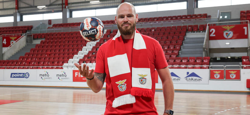 Португалия. Официально. 28-летний датский голкипер Майк Йенсен сменил "Магдебург" на "Бенфику"