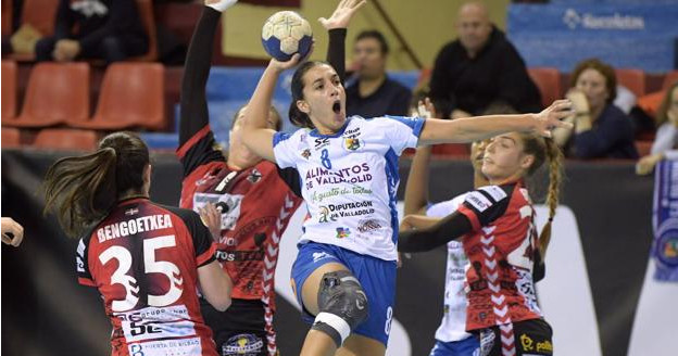 Кубок вызова. В четвертьфинале турнира во встрече двух испанских клубов "Вальядолид" обыграл "Мекалию" в первом матче