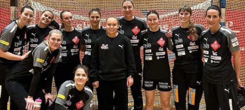 Норвегия. Правая полусредняя "Кристиансанда" Анна Вяхирева тренируется в общей группе. Клуб так и не сообщал о её состоянии