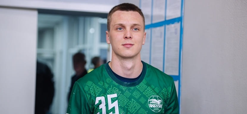 Правый крайний Данил Злыгостев после трёхлетней аренды в уфимском "Акбузате" вернулся в ряды "Пермских медведей"