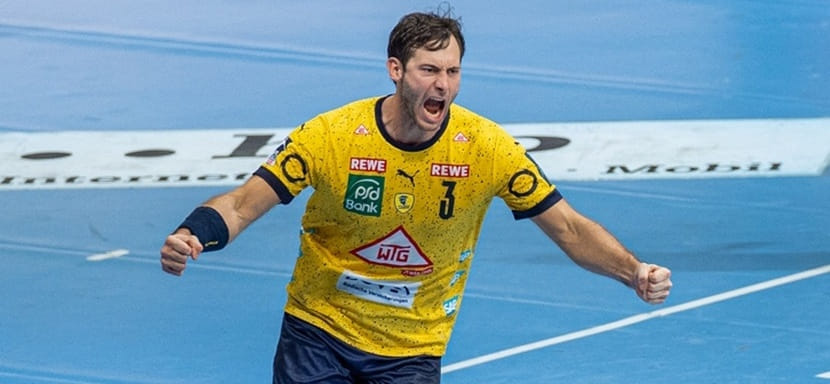 Бундеслига. Легенда "Райн Лёвен" левый крайний Уве Генсхаймер, завершающий карьеру после этого сезона, будет спортивным директором клуба