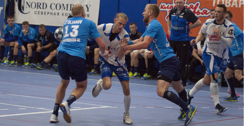 Кубок вызова. "Университет-Нева" после разгрома накануне ведет в счете после первого тайма ответного матча 1/16 финала с "Дюделанджем"