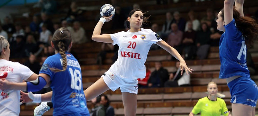 Лига чемпионов. В первом матче игрового дня хорватская "Локомотива" дома сыграла вничью с "Кастамону" и набрала первые очки в турнире