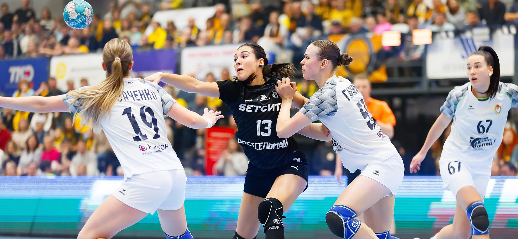 Надежда Муравьёва: "Наши девчонки были сделаны из синяков и борьбы. Важно, что команда поймала свою волну и на ней продержалась" (ВИДЕО)