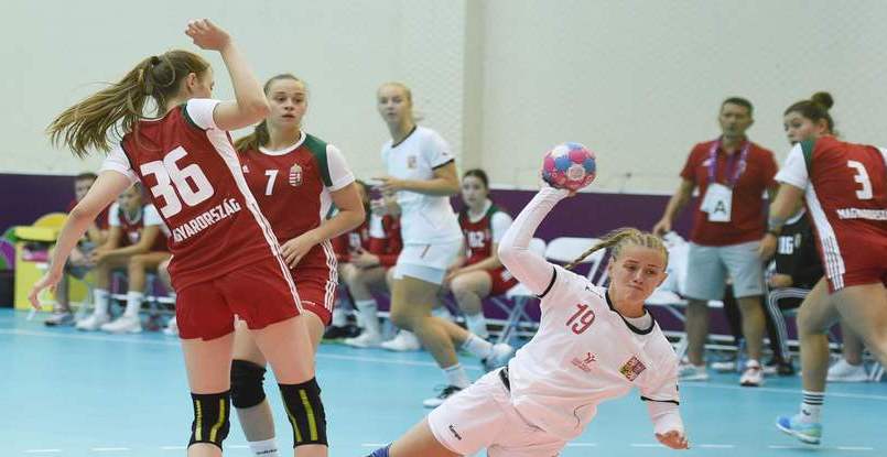 Девушки. ЧЕ-2019. Сборные Венгрии и Франции добились уверенных побед