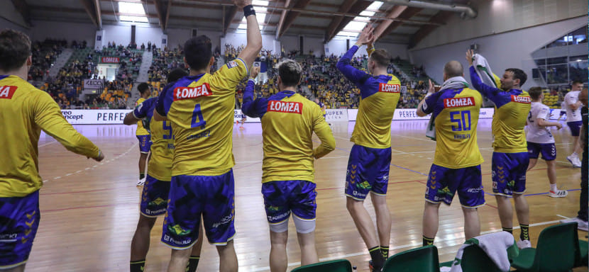 Польша. Лидер турнира "Кельце" нанес сокрушительное поражение "Тарнуву", забросив 51 мяч и другие результаты игрового дня