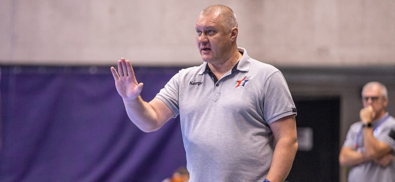 Михаил Серёгин: "Давно не наблюдал такого стремительного перехода от детского гандбола к взрослому, как у наших юниорок"