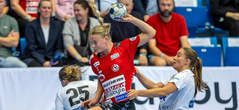 Датский "Эсбьерг" добился гостевого успеха во встрече с венгерским "Дебреценом" в матче женской Лиги чемпионов
