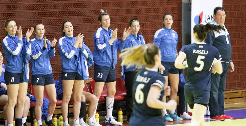 Кубок вызова. "Локомотива" из Загреба первой вышла в полуфинал женского турнира. В еще одном матче "Наиса" разгромила "Мадейру"