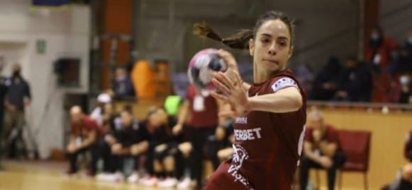 Лига чемпионов. Бросок в падении левой полусредней "Рапида" Сорины Грозав занял первое место в топе лучших голов четвёртого тура (ВИДЕО)