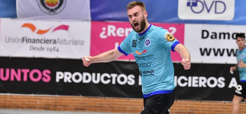 Испания. Белорусский полусредний Никита Леонов продлил контракт с "Овьедо" (Д2)