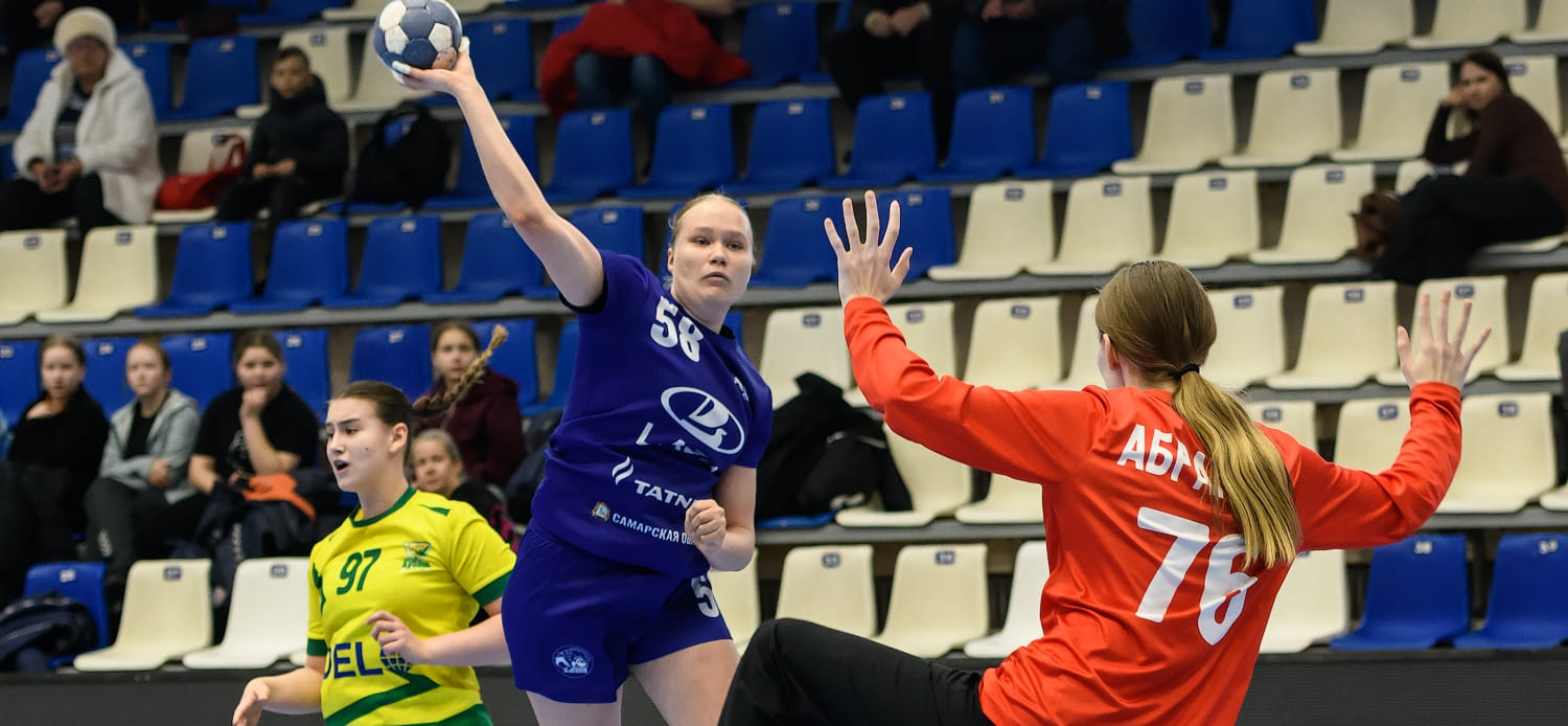 В российской женской высшей лиге статус-кво: три лидера дружно одержали по две победы