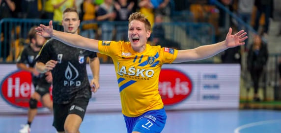 Германия. Правый крайний "Целе" Домен Новак подписал контракт с "Вецларом"