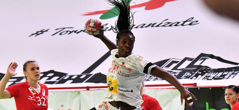 ЧЕ-2022. Линейная норвежского "Кристиансанда" Лиза Тчаптчет заменит Кабу Гассаму в составе сборной Испании на матчи с венгерками